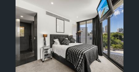 Luxury penthouse residence of scale & city skyline vistas - Photo 5