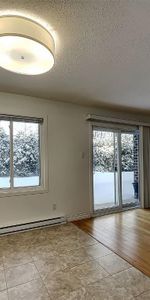 Condo 4 1/2( lumineux, rénové de 2 chambres près de l’Université Laval – 1495$/mois. Disponible dès le 15 juin 2026. Cinq électroménagers inclus. - Photo 3
