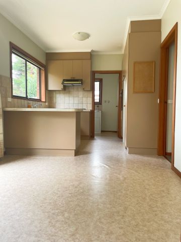 This spacious single level unit – Camberwell High School Zone - Photo 4