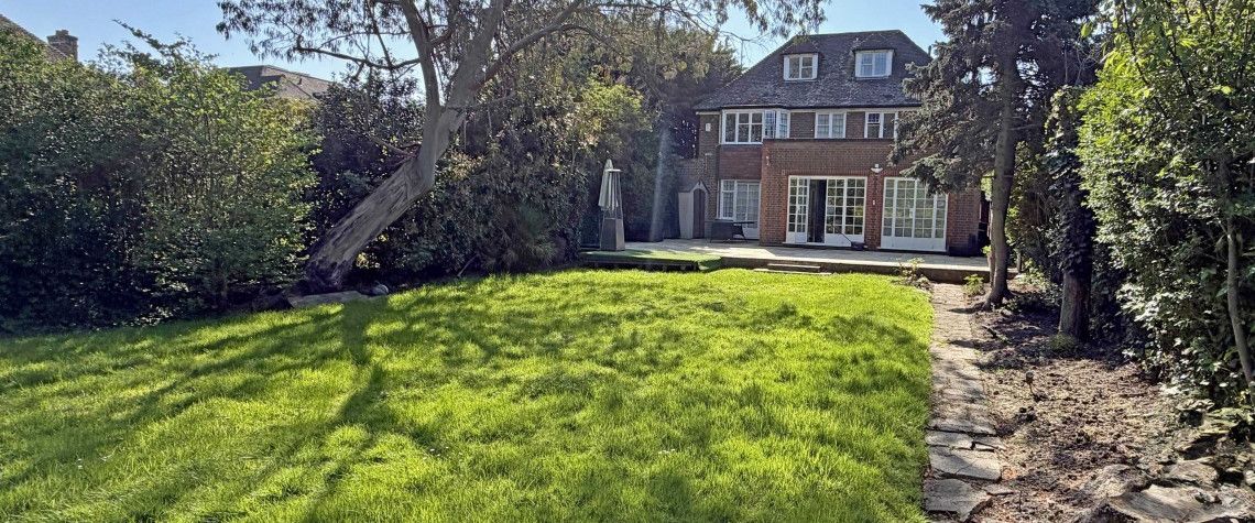 Chalton Drive Hampstead Garden Suburb N2 - Photo 1