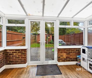 3 bedroom end of terrace house to rent - Photo 2