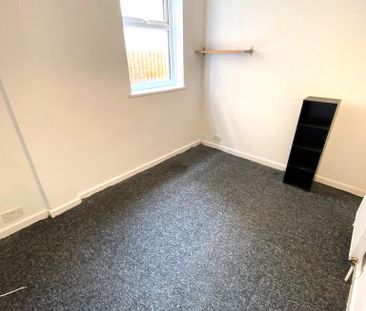 4 bedroom semi-detached house to rent - Photo 6