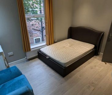 1 bedroom in a house share to rent - Photo 2