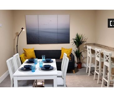 Bed in a twin room for rent in a 7-bedroom apartment in Phib - Photo 5