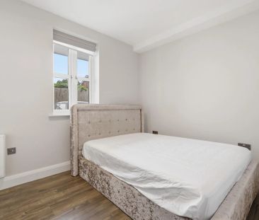 2 Bedroom Flat/Apartment - Photo 2