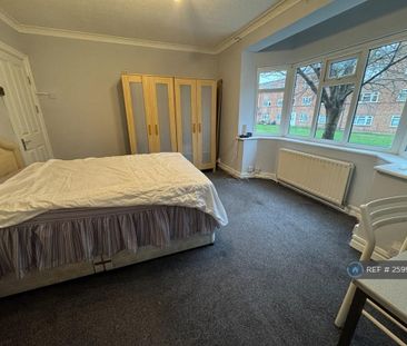 1 bedroom in a house share to rent - Photo 4