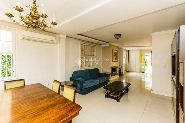 Casa com 5 quartos e 338m² para alugar em Passo d'Areia, Porto Alegre. - Photo 1