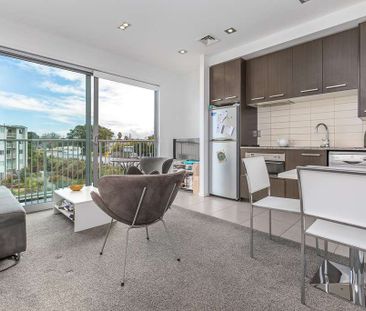 Fully Furnished Apartment - Unbeatable Location - Photo 2