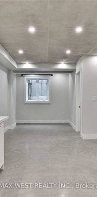 MUST SEE SPACIOUS STUDIO LOFT PARKING AVAILABLE - Photo 1