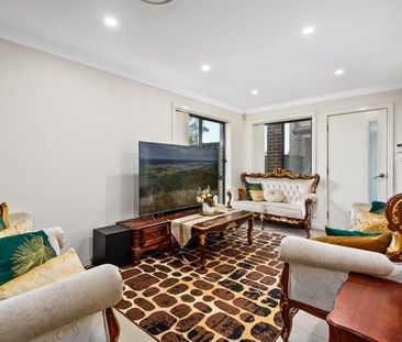 Modern 4-Bedroom Townhouse in Prime Location - Photo 2