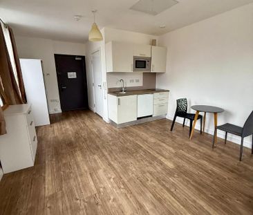 Studio to rent - Photo 1