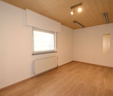 Alleenstaande woning met garage en tuin rand centrum Maldegem - Photo 5