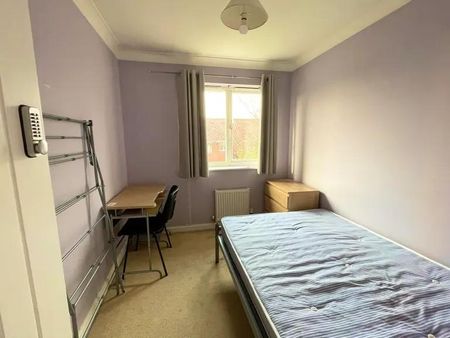 6 bedroom detached house to rent - Photo 2