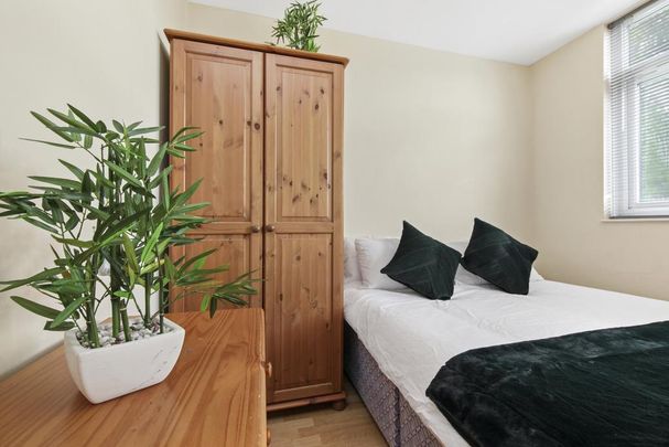 1 bedroom in a house share to rent - Photo 1