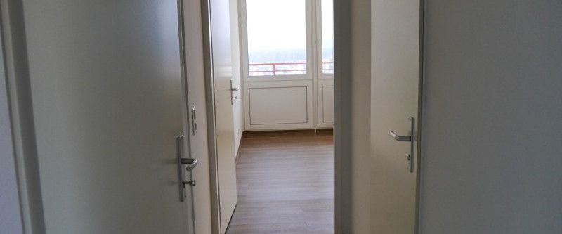 Schöne 2-Zimmer-Wohnung in Maintal-Bischofsheim zu vermieten - Balkon mit SKYLINE-BLICK - Photo 1