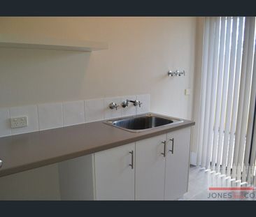 Spacious Family Home - Photo 2