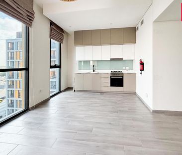 Vacant | Spacious | 4 Cheques | Unfurnished - Photo 2