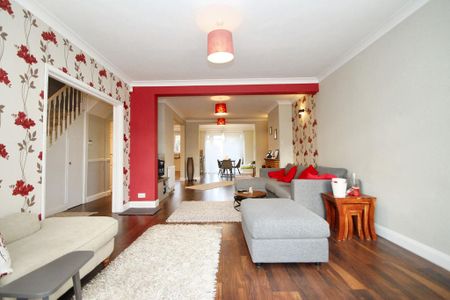 4 bedroom semi-detached house to rent - Photo 2