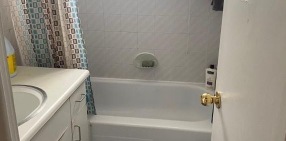 4 ET DEMI DISPONIBLE IMMÉDIATEMENT - Photo 2