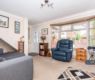 2 bedroom semi-detached house to rent - Photo 3