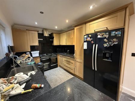 4 bedroom semi-detached house to rent - Photo 4