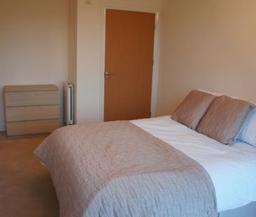 Page Court, Commonwealth Drive, Three Bridges, Crawley, RH10 - Photo 6