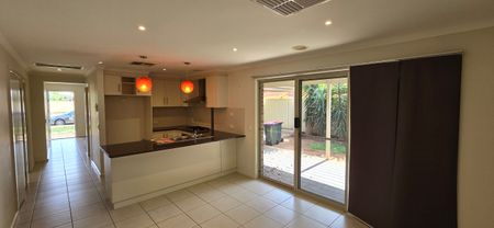 Modern Home With Three Bedrooms - Photo 4