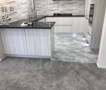 MANUREWA, 3 BEDROOMS - Photo 2