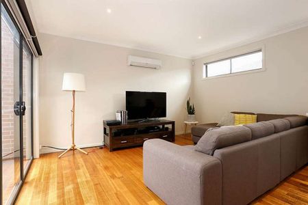 Stylish Contemporary Townhouse in Prime Essendon North Locale - Photo 5