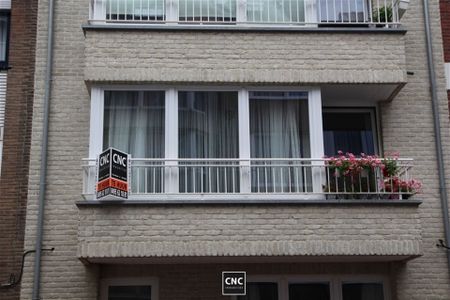 Appartement met 2 slaapkamers in een kleine rustige residentie nabij de zeedijk en het Heldenplein. - Photo 3