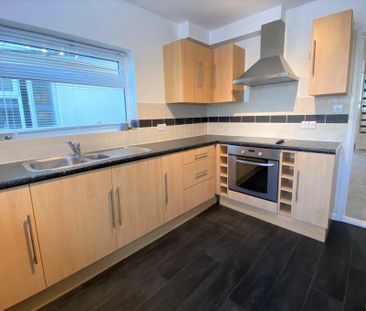 3 bedroom terraced house to rent - Photo 2