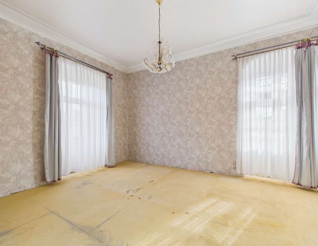 Herrschaftliche 3-Zimmer-Wohnung im historischen Rittergut mit Balkon in Lengenfeld - Foto 1