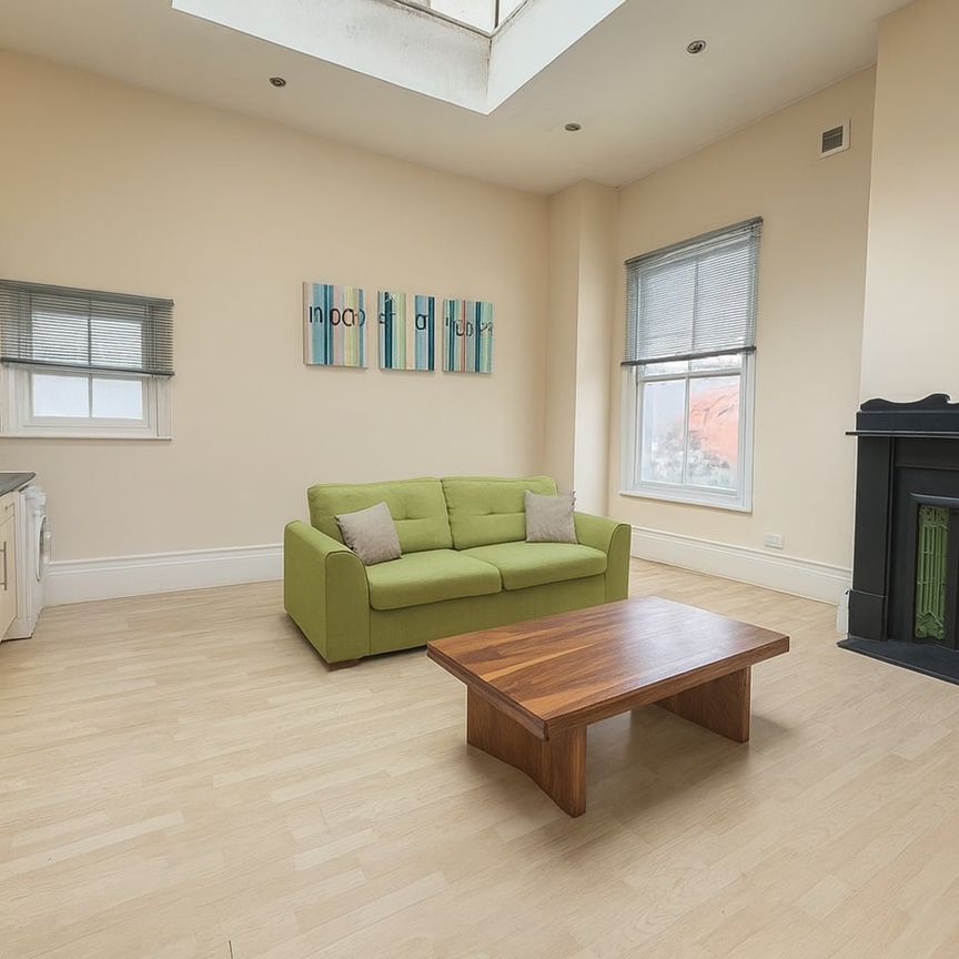 2 Bed Flat, Canute Castle, SO14 - Photo 1