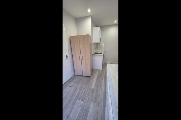 Studio Flat, Graham Road, HA3 - Photo 1