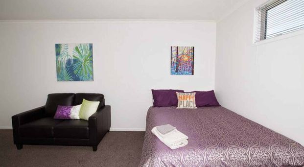 Short walk to Uni - Photo 1