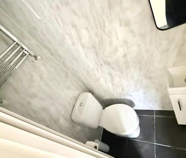 1 bedroom in a house share to rent - Photo 6
