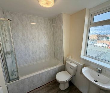 3 bedroom terraced house to rent - Photo 6