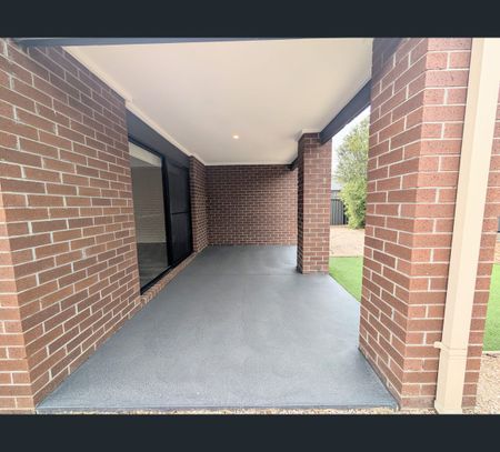 70 Streamside Drive, Craigieburn, Vic 3064 - Photo 2