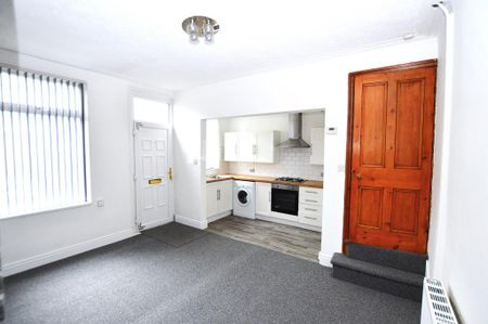 3 bedroom end of terrace house to rent - Photo 4