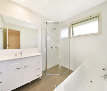 Family home awaits - Photo 4