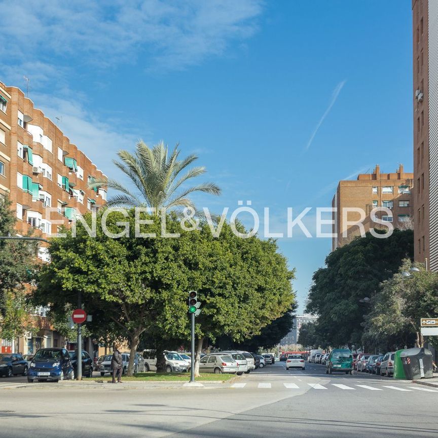 Piso de alquiler en Carrer de L'orient, Mont-Olivet - Photo 1