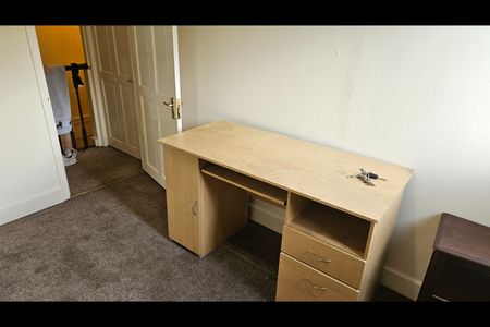 Room in a Shared House, Crocus Field, EN5 - Photo 3