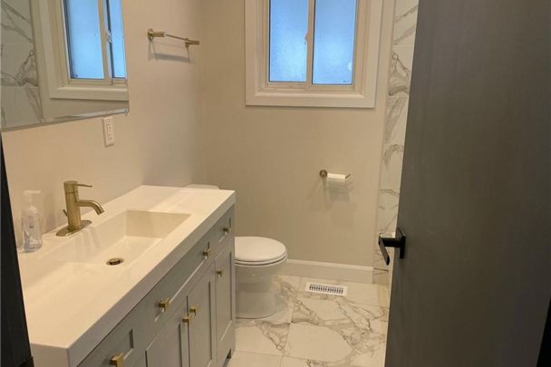 For Lease - 564 WATERLOO Street Unit# Upper, Hamilton, Ontario - Photo 1