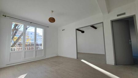 Location - Appartement T3 bis de 60 m² avec loggia, balcon et cave - Photo 2