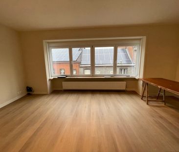 ZOTTEGEM - Gerenoveerd appartement vlakbij het station. - Foto 1