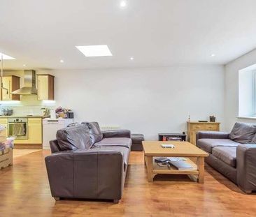 Maidenhead, Berkshire, SL6 - Photo 3