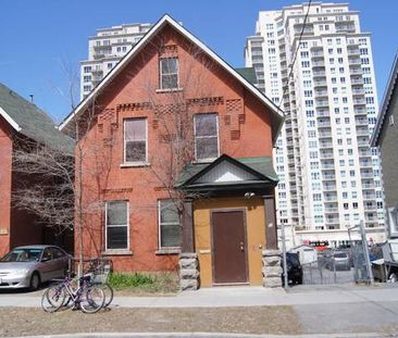 Large 1 Bedroom Student Apartment (UOttawa) - Photo 1