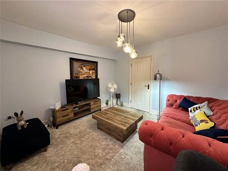 94, Old Road, Farsley, Pudsey, West Yorkshire, LS28 5BN - Photo 3