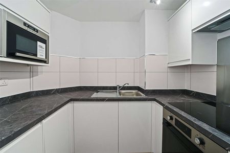 A newly refurbished two bedroom apartment in a convenient City location - Photo 3