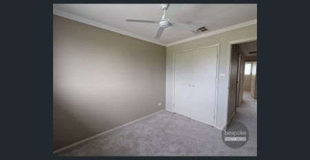 Modern 4-Bedroom Duplex Moments from Station & River – Short-Term Lease Opportunity! - Photo 2